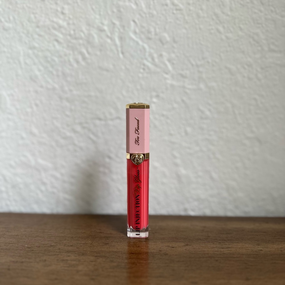 Too faced plumping lipgloss